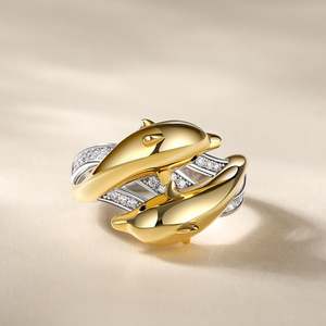 แหวนเงินสเตอร์ลิงรูปโลมาประดับเพชรเซอร์คอนชุบโรเดียม Jeulia Golden Embrace Dainty Dolphin - Product Image 5