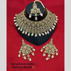 Conjunto de collar de Gargantilla chapado en oro clásico adornado con piedras y cuentas austriacas perfectas para ocasiones étnicas - Product Image 5