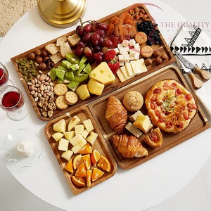 Plateau de service en bois avec bords lisses et finition soignée, idéal pour la cuisine et la restauration - Product Image 4