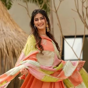 ชุดเดรส anarkali อินเดียหรูหราแบบพรีเมียมลายคนดังบอลลีวู้ดชุดชนเผ่าดีไซน์ไฮเอนด์สำหรับงานแต่งงานและงานเฉลิมฉลอง - Product Image 1