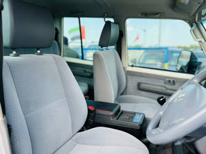 CAMIONETA LAN-CRUSER USADA, CONDUCCIÓN IZQUIERDA/DERECHA, 2018 - Product Image 5