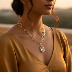 Collier en or 14 carats plaqué rhodium avec pendentif ovale orné de zircon, de diamant, de perle, de motif animal en or rose, tendance, classique, pour femmes - Product Image 1