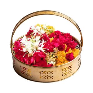 Plateau en métal en laiton avec poignées florales Laiton antique ustensiles de cuisine article décoratif vaisselle fournisseur en gros - Product Image 1