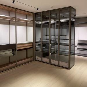 Système de dressing sur mesure, armoires de rangement pour vêtements avec portes en verre, dressing ouvert personnalisé avec éclairage LED. - Product Image 3