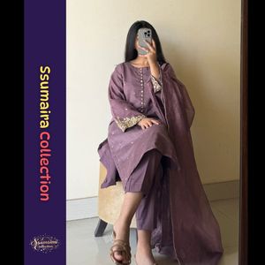 Ssumaira Collection Khadinet Traje bordado de 3 piezas de color lavanda-Elegante vestido pakistaní Anarkali Salwar Kameez Dupatta - Product Image 3