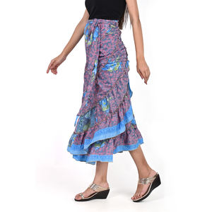 Jupe portefeuille sari recyclée de style bohème Tissu viscose léger Taille réglable Coupe fluide pour les festivals de plage d'été - Product Image 3