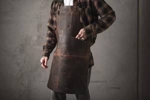 Delantal de trabajo de madera de cuero hecho a mano Herrero Barbacoa Chef Delantal de cuero - Product Image 2