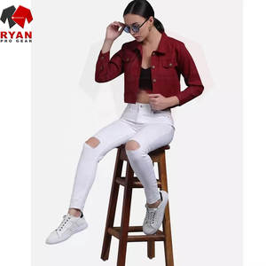 Veste en jean premium pour femme avec une coupe élégante, un tissu durable, une fermeture à boutons et un look décontracté moderne - Product Image 5