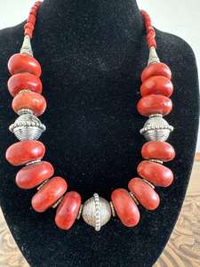 Magnifique collier en résine multicolore de qualité supérieure pour femmes, bijoux de mode fantaisie de créateur de style vintage pour les mariages - Product Image 6