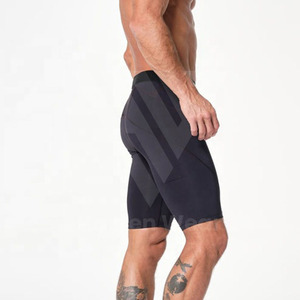 Active Wear Sporty Short de compression solide et écologique à taille élastique avec logo personnalisé pour hommes - Product Image 4