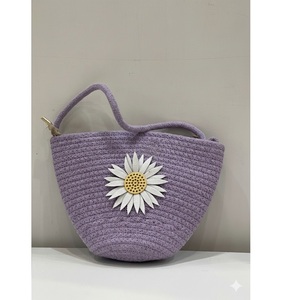 Venta al por mayor de bolsos de yute personalizados con asas cortas, reutilizables, reciclables y a la moda, disponibles a precio de exportación - Product Image 6