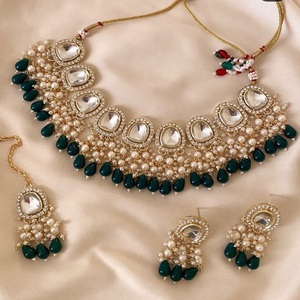 Conjunto de Collar Choker Kundan Indio de Lujo, Pendientes de Perlas, Maang Tikka Chapado en Oro, Estilo Clásico, Regalo de Alta Calidad para Aniversario - Product Image 1