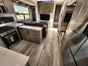 NOUVEAU 2026 G-R-A-N-D RV D-E-S-I-G-N M-O-M-E-N-T-U-M M CLASS 344M prêt à la vente - Product Image 3