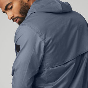 Conjunto Deportivo Personalizado para Hombre de Talla Grande, Chaqueta Cortavientos y Pantalones Cortos, Chándal con Bordado, Ligero y Ecológico de Nailon - Product Image 4