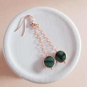 Boucles d'oreilles pendantes en forme de pièce d'argent émeraude, pierre précieuse naturelle verte, plaqué or rose, bijoux faits à la main pour femmes - Product Image 3