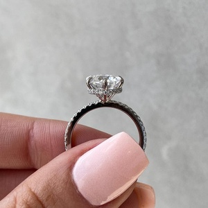 Anillo de compromiso con halo de diamantes redondos certificados por laboratorio, 4.40 quilates totales, engaste de 6 garras - Product Image 3