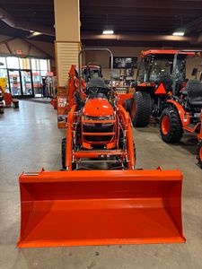 Tracteur haute puissance Kubota B2601 en excellent état, chargeuse-pelleteuse à vendre, avec moteur à roulement, pompe à engrenages, boîte de vitesses - Product Image 4