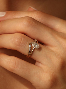 Anillo de boda de moissanita con corte de Baguette de 0,36 quilates en oro amarillo de 18K, diseño curvo, anillo apilable de media eternidad, joyería de aniversario - Product Image 4