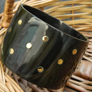 BANGLES Manchettes, bracelets et bracelets en corne de buffle naturelle fabriqués à partir de véritable corne de buffle, disponibles dans un assortiment de - Product Image 1