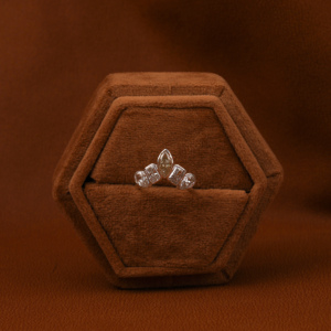 Bague Cinq Pierres Marquise, Diamant de Laboratoire Taille Radiant et Poire, Cadeau Unique Anniversaire/Anniversaire de Mariage en Or Massif 14 carats, Nouveau Design - Product Image 5
