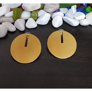 Pendientes de latón hechos a mano, chapados en oro, diseño moderno de aro y botón para bodas y fiestas con flor, número, diamante y piedra de moissanita. - Product Image 2