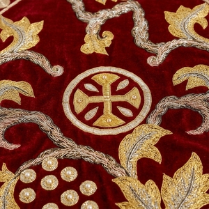 Vestimenta Litúrgica de Terciopelo Granate para Iglesia Ortodoxa, Nabedrennik con Bordado de Lingotes de Oro, Palitsa, Accesorio Litúrgico, Venta al por Mayor - Product Image 4