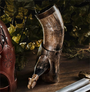 Lot de corne à boire en corne de buffle incurvée le plus vendu Style animal sculpté avec support et étui pour une utilisation souvenir - Product Image 3