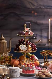 Plateaux de service multifonctionnels en métal personnalisés de luxe moderne de qualité supérieure Options de couleur personnalisées pour mariage et Ramadan Fonction coulissante - Product Image 3