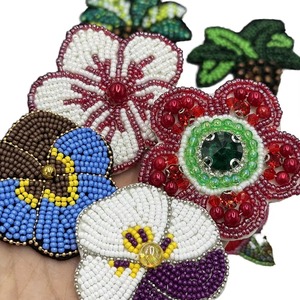 Parches Bordados con Cuentas de PVC en Forma de Flor Hechos a Mano, Nueva Venta Caliente, para Ropa de Tela de Lona y Accesorios de Moda - Product Image 1