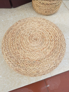 Pouf artisanal en jacinthe d'eau pour une vie verte et un ameublement respectueux de l'environnement - Product Image 4