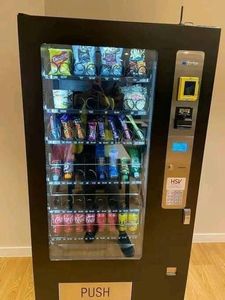 Petit distributeur automatique entièrement automatique à pièces pour collations et boissons Combo petit distributeur automatique 150W 50W - Product Image 6