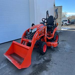 Vente en gros Kubota BX2680 Tracteur diesel sous-compact 25.5 HP 4WD HST Tracteur de qualité supérieure pour l'aménagement paysager polyvalent - Product Image 3
