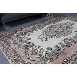 Alfombra Turca de 5.4x9.4 pies, Alfombra Grande Vintage, Alfombra de Lana con Bordes Marrones y Rosas - Product Image 1