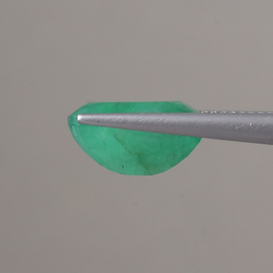 Vente en gros d'émeraude verte naturelle certifiée par un tiers IGI, pierre brute de 5,82 carats, taille ovale 13x10 mm, qualité supérieure, cirage/entretien à l'huile, bijoux - Product Image 2