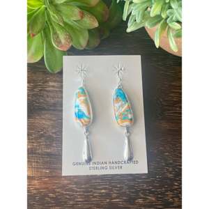 Pendientes Colgantes Hechos a Mano en Estilo Navajo con Turquesa Mohave y Plata de Ley, Diseño en Forma de Gota de Agua - Product Image 1