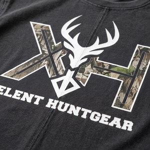 T-shirt Xelent Huntgear pour homme en mélange de coton, motif camouflage anthracite, avec logo cerf imprimé - Product Image 4
