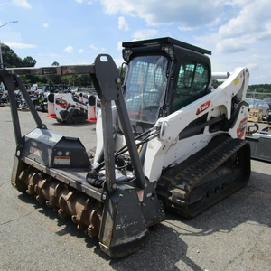 รถตักล้อยาง Bobcats T770 พร้อมอุปกรณ์ตัดหญ้า ใช้เครื่องยนต์ดีเซล Kubota พร้อมมอเตอร์แบริ่งปั๊ม รับน้ำหนักได้ 200 ตัน รุ่นปี 2023 - Product Image 1