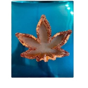 Grand cendrier en laiton doré avec motif de feuilles et couvercle en métal personnalisé, parfait pour les bars de restaurants à domicile et les fournitures de bar à empreintes digitales - Product Image 1
