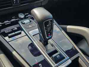 Ventes de véhicules d'occasion - PORSCHE Cayenne E-Hybrid Turbo S SUV - Product Image 3