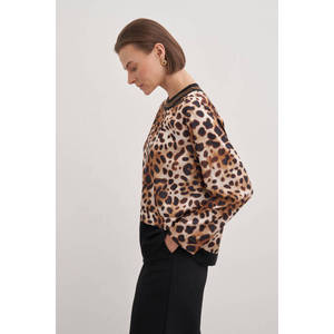 Blusa de punto con estampado de leopardo marrón para mujer, moda coreana, top informal de media manga - Product Image 4