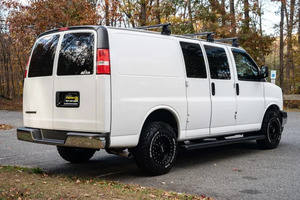 Prix Abordable 2023 Chevrolet Express 2500 Plateforme de couchage pour conversion en camping-car, Prêt à l'exportation - Product Image 4