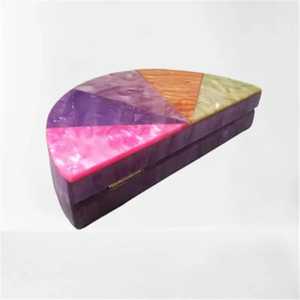 Sac à main en résine fait main au design unique personnalisé, élégant, avec bouton perlé, sac de soirée - Product Image 3