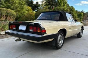 Alfa Romeo Spider Graduate de 1987 usado en excelentes condiciones - Product Image 5