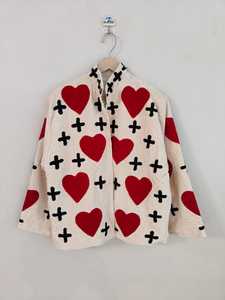 เสื้อแจ็คเก็ตผ้ากำมะหยี่ปักลายหัวใจสีแดง ทำด้วยมือ ลายหัวใจและกางเขน เสื้อโค้ทน่ารักสไตล์โบฮีเมียน เสื้อคลุมศิลปะ - Product Image 4