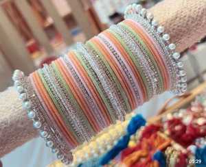 Collection de mariage Offre Spéciale ensembles de Chudiya de mariée pour les femmes bracelets en verre de dames de style traditionnel multicolore pour les vêtements de mariage - Product Image 6