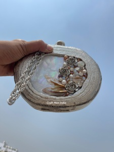 Bolso de mano de nácar de lujo vintage, bolsos de noche brillantes para novia, bolso de mano de resina a la moda, bolso de mano de metal artesanal - Product Image 3