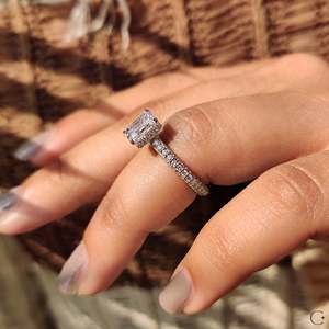 Bague halo avec diamant taille radiant pour un style élégant - Product Image 2