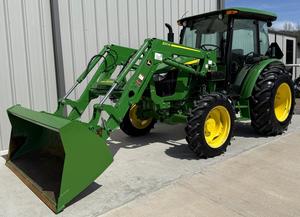Tracteur John Deere 2025R 4x4, tondeuse utilitaire avec chargeur frontal E-Hydro 4 roues motrices, maintenant disponible à la vente - Product Image 2