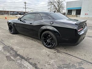 ดอดจ์ ชาลเลนเจอร์ อาร์/ที สแคทแพ็ค ไวด์บอดี้ เชคเกอร์ เฮมี วี8 ปี 2021 เกียร์อัตโนมัติ ขับเคลื่อนล้อหลัง ห้องโดยสารแบบซีดาน หุ้มหนังสีเข้ม ล้อแม็กซ์ขนาด 20 นิ้ว พร้อมกล้องมองหลัง - Product Image 4