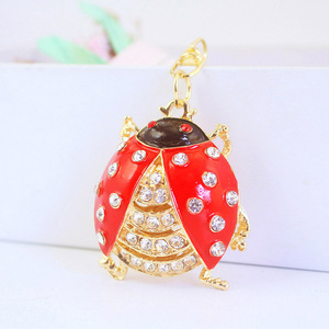 Colgante de Aleación con Diseño de Mariquita de Alas Abiertas y Pedrería, Tono Dorado, para Decoración de Bolsos - Product Image 1
